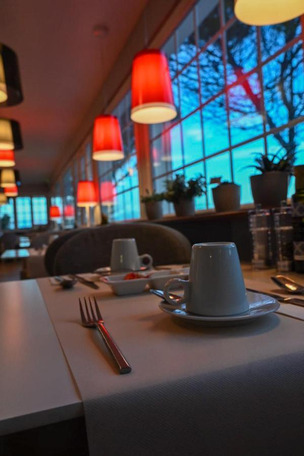 The Originals Hotel Le Cise Restaurant Chambres Et Suites Ault Exteriör bild