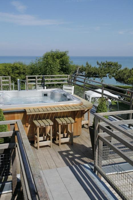The Originals Hotel Le Cise Restaurant Chambres Et Suites Ault Exteriör bild
